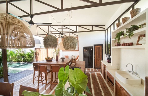 Umalas Villa | Luxueuse Villa Yogisurf 2 Canggu Piscine & Jacuzzi
