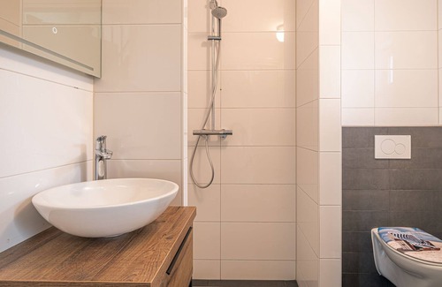 Den Burg Otro | Luxuriöses 4-personen-ferienhaus mit Zwei Bädern am Waldrand