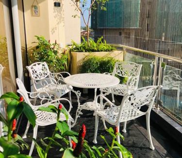 Madiwela Apartamento | Luxurious Fully Furnished Apartment for Rent at 2000 Plaza, Colombo