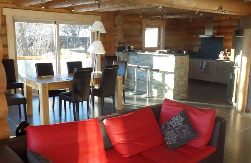 Font-Romeu-Odeillo-Via Chalet De Esquí | Lujoso chalet de troncos en el centro de la ciudad con vista panorámica al sur