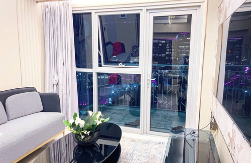 Paranaque Apartamento | Luxurious 1-bedroom apartment near Okada Manila and Mall of Asia
