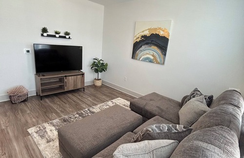 Waukee Apartamento | Luxurious 1-bedroom apartment in superb Waukee with gym & game room