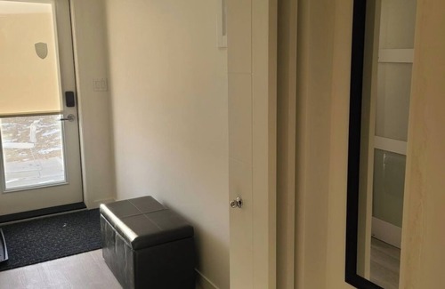 Airdrie Casa | Luxurious 1-bedroom basement suite in marvelous Airdrie 15 minutes to the Airpor