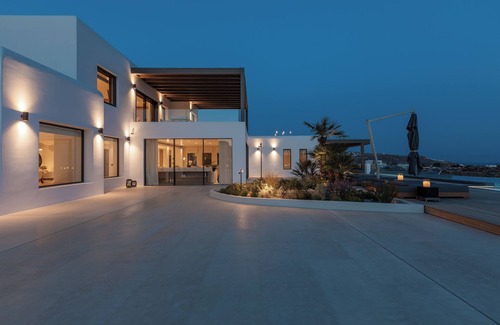 Platis Gialos Villa | Luxurious 10-bedroom Villa Platy in charming Mykonos with WiFi, fitness room