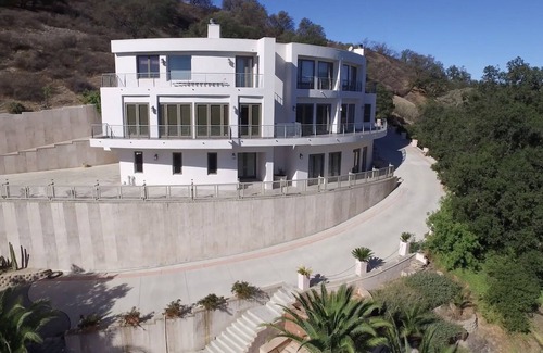 Hidden Hills Casa | Luxurious 11k sq ft Mansion w/6BR,7BA,King Beds,& View