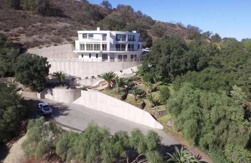 Hidden Hills Casa | Luxurious 11k sq ft Mansion w/6BR,7BA,King Beds,& View