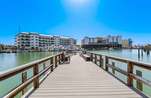 Madeira Beach Condominio | Luxurious 1BR, 1BA Condo: Madeira Beach