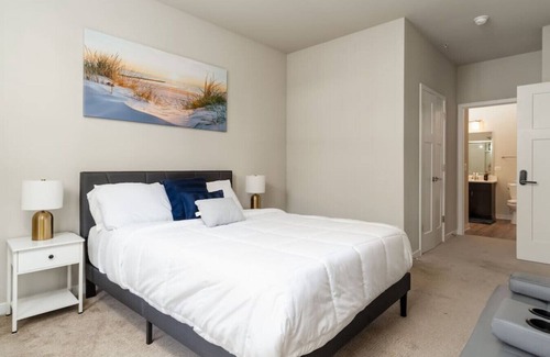 Plato Center Apartamento | Luxurious 2 BD/2BA -WFH Equipped