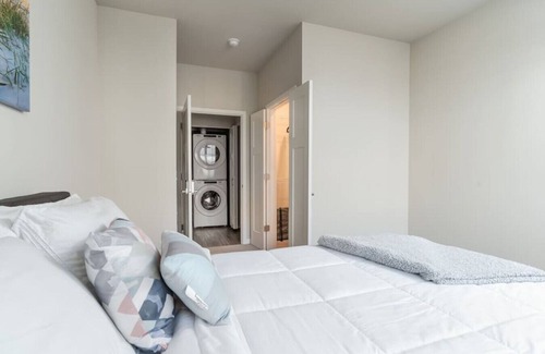 Plato Center Apartamento | Luxurious 2 BD/2BA -WFH Equipped