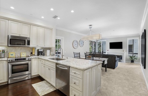 Mission Valley West Apartamento | Luxurious 2 bedroom / 2 full bath condo in Mission Valley West!