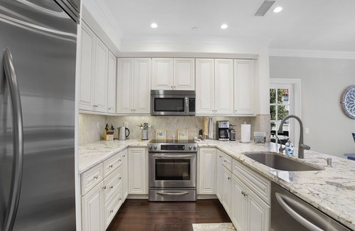 Mission Valley West Apartamento | Luxurious 2 bedroom / 2 full bath condo in Mission Valley West!