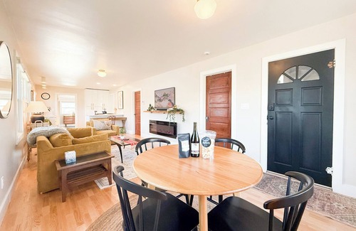 Newberg Casa | Luxurious 2-bedroom haven with hot tub in the heart of Oregon wine country!
