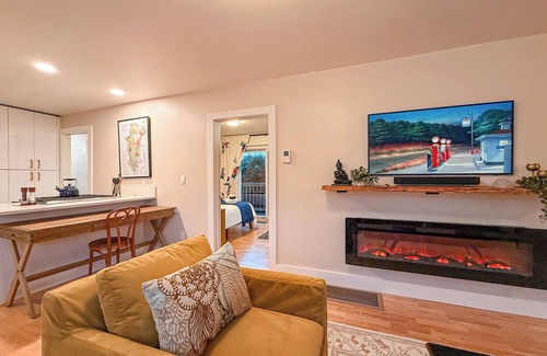 Newberg Casa | Luxurious 2-bedroom haven with hot tub in the heart of Oregon wine country!