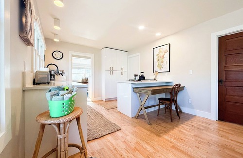 Newberg Casa | Luxurious 2-bedroom haven with hot tub in the heart of Oregon wine country!