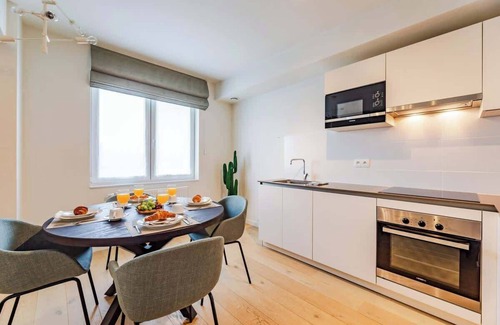Plasky Apartamento | Luxurious 2-BR flat Near NATO & EU