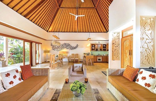 Kutuh Kaja Villa | Elegante villa nueva de 2 dormitorios con piscina privada y preciosas vistas al valle.