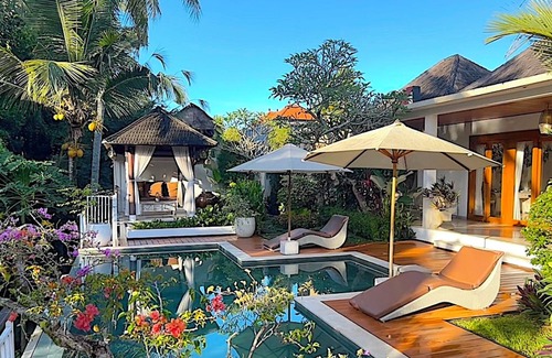 Kutuh Kaja Villa | Elegante villa nueva de 2 dormitorios con piscina privada y preciosas vistas al valle.