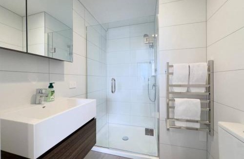 Greenlane - Ellerslie Apartamento | Luxurious 2-Bs with Scenic Park View in East AKL