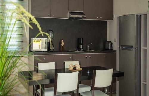 Los Brazos Casa | Luxurious 2 Bedroom Royal Suite