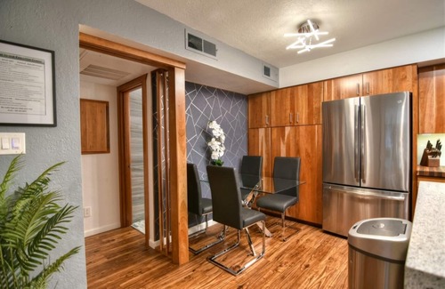 East Mesa Condominio | Luxurious 2B/2B Executive Condo Pets Considered, Heated Community Pool & Hot Tub