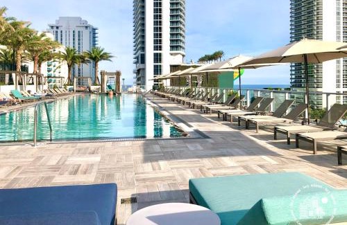 Hollywood South Central Beach Apartamento | Luxurious 2b 2b with an Amazing View - Daily resort fee and parking not included -