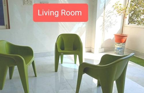 Sarnath Apartamento | Luxurious 2BHK AC studio apt 20 minutes from Ghats