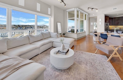 East Village Apartamento | Luxurious 2BR/2BA High-Rise in East Village – Walk to Petco Park & Gaslamp