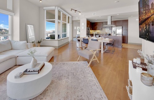 East Village Apartamento | Luxurious 2BR/2BA High-Rise in East Village – Walk to Petco Park & Gaslamp