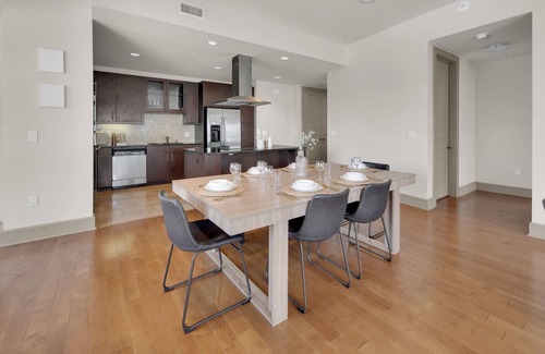 East Village Apartamento | Luxurious 2BR/2BA High-Rise in East Village – Walk to Petco Park & Gaslamp