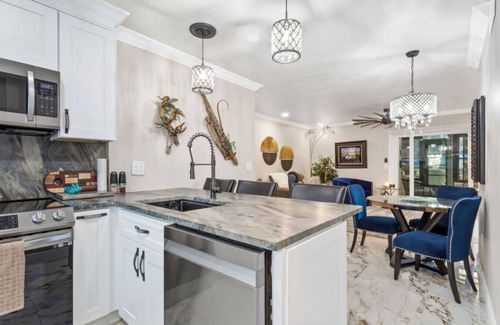Madeira Beach Casa | Luxurious 2BR 2BA, 2 Kings Condo Madeira Beach