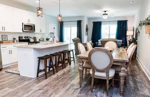 Forest Condominio | Luxurious 2BR Condo with Private Outdoor Patio