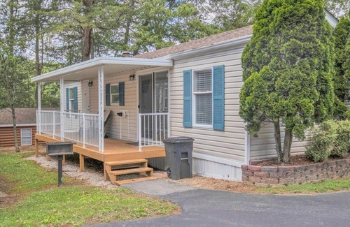 Gatlinburg - Pigeon Forge Cabaña | Luxurious 2BR Cottage in Pigeon Forge