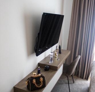 Sarajevska Apartamento | Luxurious 2BR Designer Apartment Near River & Park