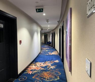 E-11 Sector Apartamento | Luxurious 3 bed flat with stunning Margalla Views!
