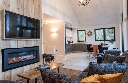 Carrick-on-Shannon Cabina | Luxurious 3 bedroom Woodland Lodge 6 Sleeper
