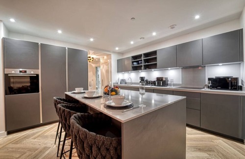 Convention Quarter Apartamento | Luxurious 3-Bedroom Apartment