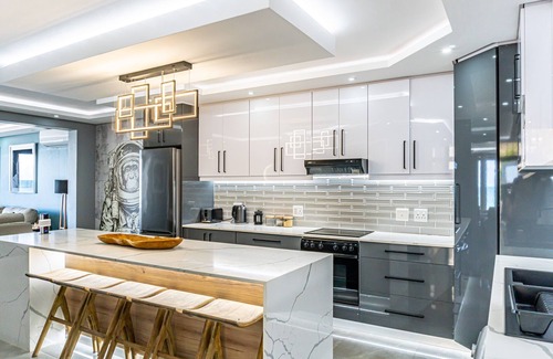 Shaka's Rock Apartamento | Luxurious 3 bedroom beach front apartment