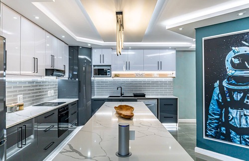 Shaka's Rock Apartamento | Luxurious 3 bedroom beach front apartment