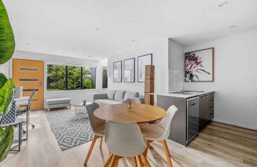 Hadfield Casa | Luxurious 3-Bedroom Retreat