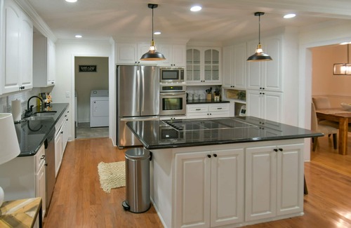 State Park Casa | Luxurious 3 BR/2 BA w/ Patio Deck, Wet Bar, Ping-Pong, Arcade, & King Bed