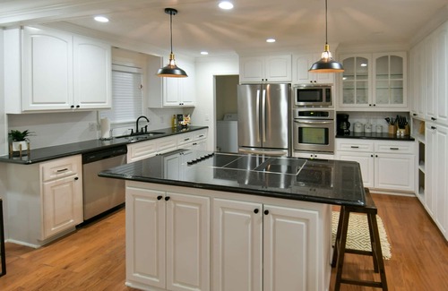 State Park Casa | Luxurious 3 BR/2 BA w/ Patio Deck, Wet Bar, Ping-Pong, Arcade, & King Bed