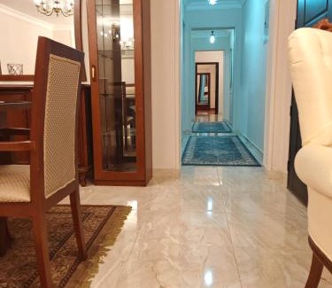New Cairo Apartamento | Luxurious 3 room hotel apartment just steps away from North 90th Street offering a perfect blend of comfort and convenience Ideal for families