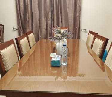 New Cairo Apartamento | Luxurious 3 room hotel apartment just steps away from North 90th Street offering a perfect blend of comfort and convenience Ideal for families