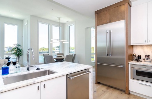 Wrightsville Beach Condominio | Luxurious 3BR condo with dock access on the water!