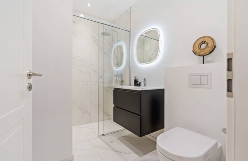Gasperich Apartamento | Luxurious 3BR Apt with Jacuzzi in Central Lux
