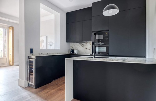 Barrio de La Latina Apartamento | Luxurious 3BR in Palacio, in the heart of Madrid, by Blueground