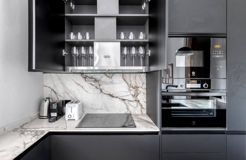 Barrio de La Latina Apartamento | Luxurious 3BR in Palacio, in the heart of Madrid, by Blueground