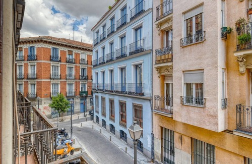 Barrio de La Latina Apartamento | Luxurious 3BR in Palacio, in the heart of Madrid, by Blueground