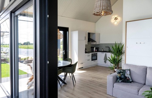 Municipality of Kaag en Braassem Casa | Luxurious 4-6 person holiday villa on the water.