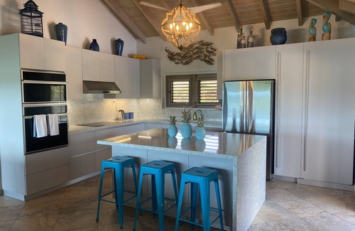 Mamora Bay Villa | Lujosa villa de 4 dormitorios con piscina ~ increíbles vistas al mar y refrescantes vientos alisios